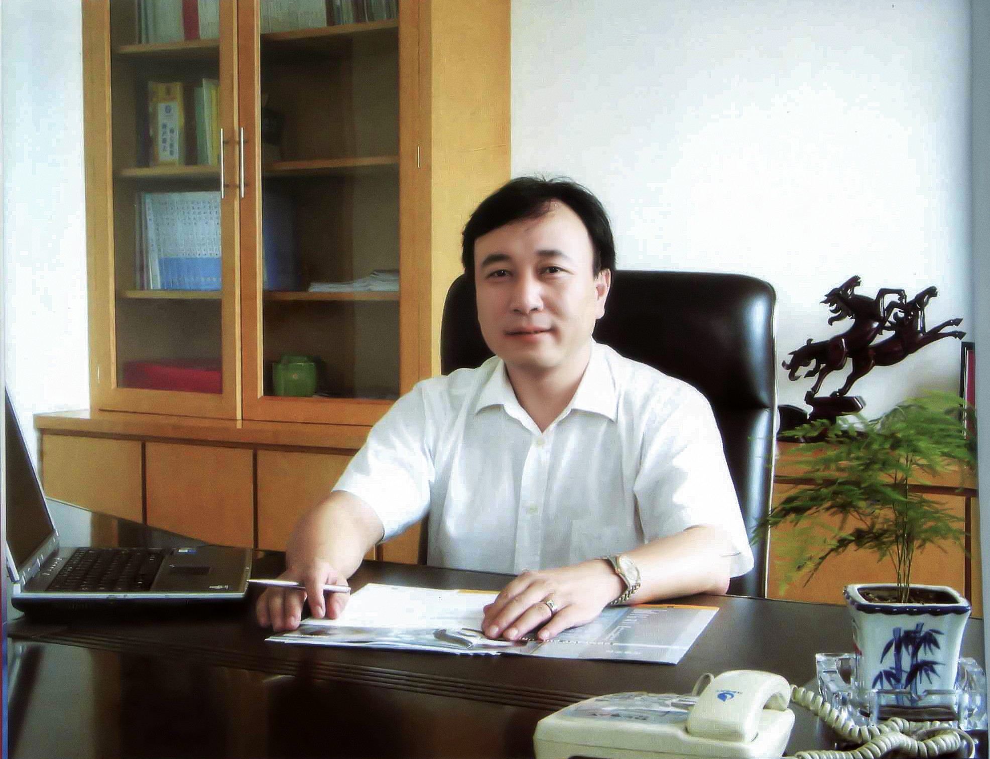 李总照片修.jpg